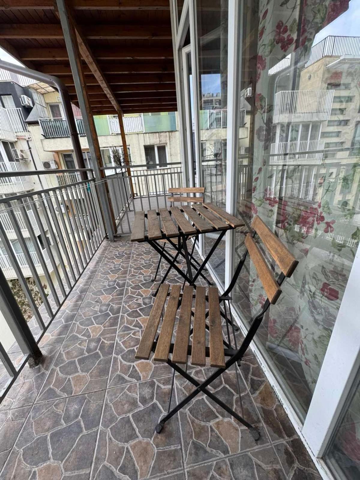 Ritz Apartment *